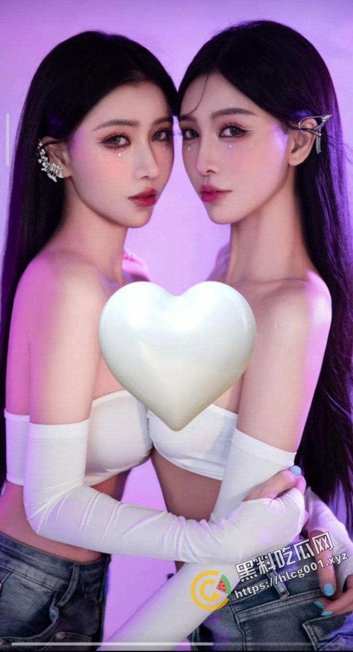 抖音粉丝超四十万的极品DJ【双胞胎B2B 】高颜值身材火辣，早期未整容未爆改发给榜一大哥的专属福利。 两个骚逼床上揉逼那一刻，我射了！-4