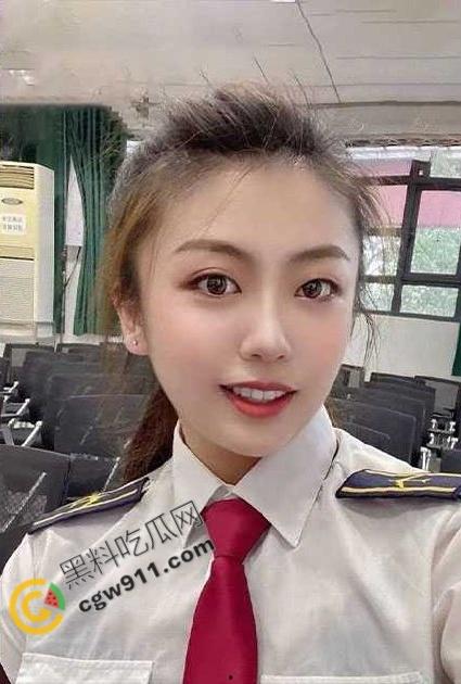 天津美艳公务员人妻与领导风流视频外泄！淫态尽露，深喉口交，SM捆绑惊呆网友，小穴少女般粉嫩，领导疯狂爆操-2