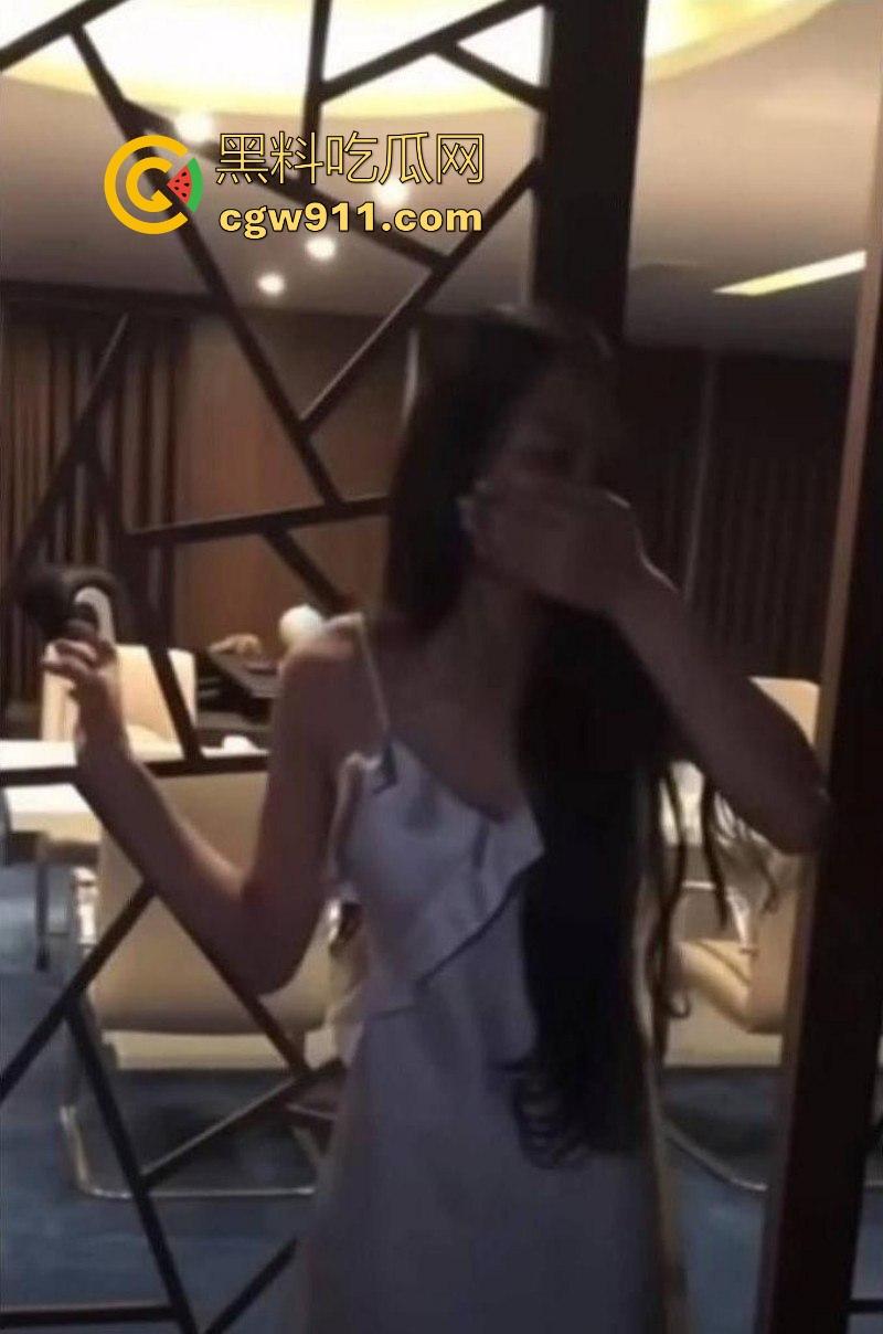 泰国榴莲富豪家门丑闻，儿子出轨后重金悬赏小三，得3万泰铢仅需一巴掌，折合人民币6500多元！-4