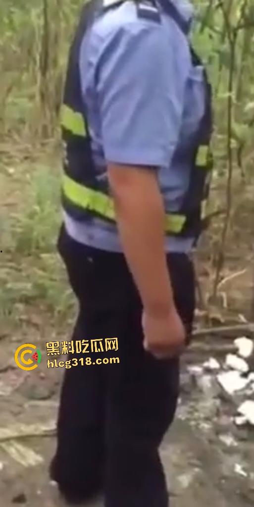 成都同性恋老男人小树林装女人当鸡被警察抓！想“收买”警察，谁知警察是直男直接踢屁股开花-8