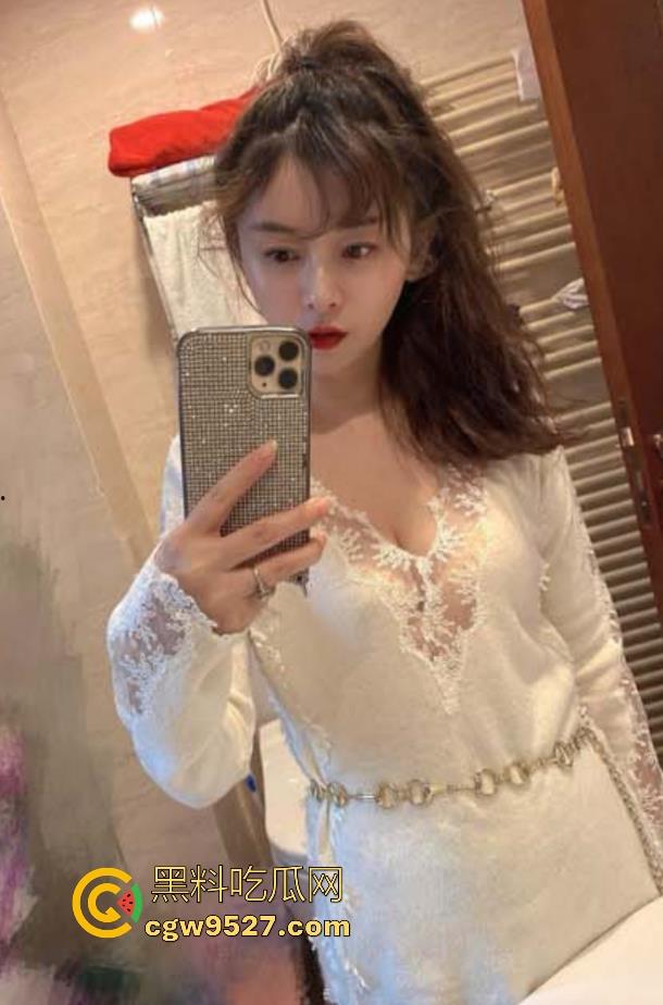 约炮巨反差丰满熟女李老师，背着她老公出来让我插，无套猛打桩，多次潮喷狠狠的喂饱这人妻母狗！-2