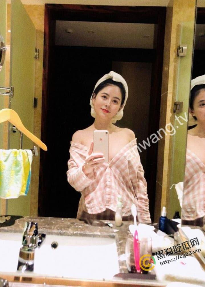 曝光！太原 龙湖万达二层 服装店少妇老板【王双娜】婚前是做外围 后被金主长期包养 目前老公仍不知情 怼脸拍摄-4