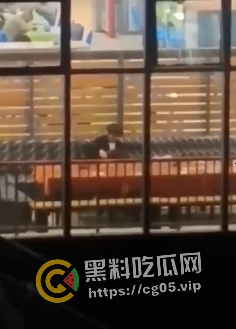 长沙大学情侣图书馆口交被偷拍 本人【徐依琳】微信被扒出来  原来是一对精神小伙小妹-5