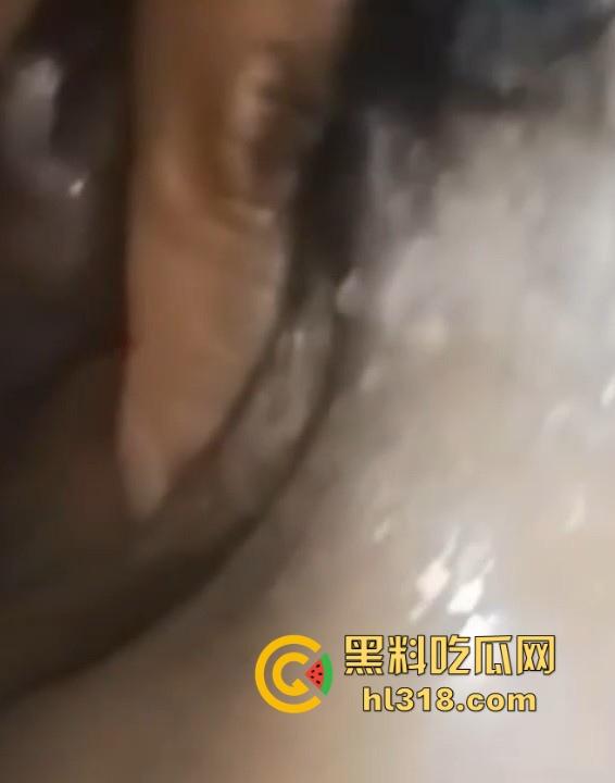 抖音云南巨乳美黑网红【艺儿】身材丰满诱人，纯天然核弹巨乳，和榜一大哥福利视频流出！-8