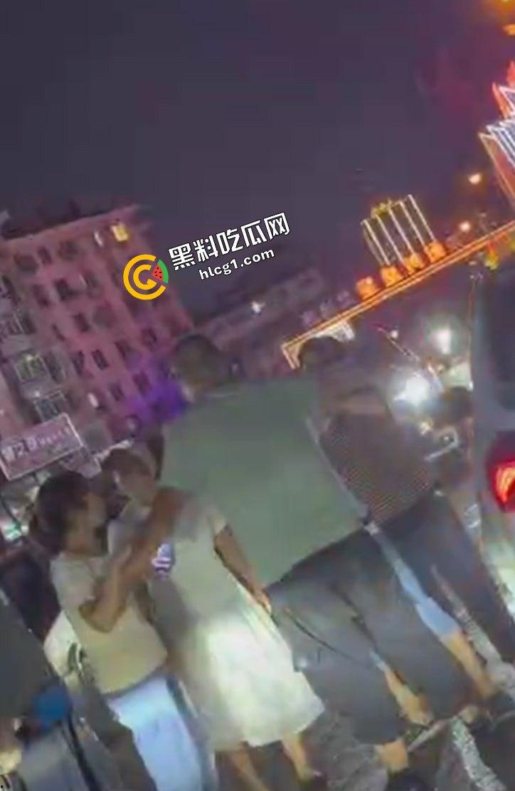 沈阳铁西区接连爆出惊天新闻，特大命案、持刀行凶、串店刀战，街头暴力事件频发！案发视频大合集‘-4