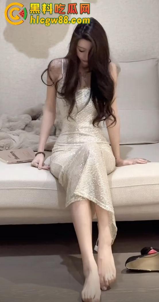 广东抖音小网红嫩模『一碗白米饭』5W拿下，175大长腿扛起来猛操，69口爆逼湿得滴水！-7