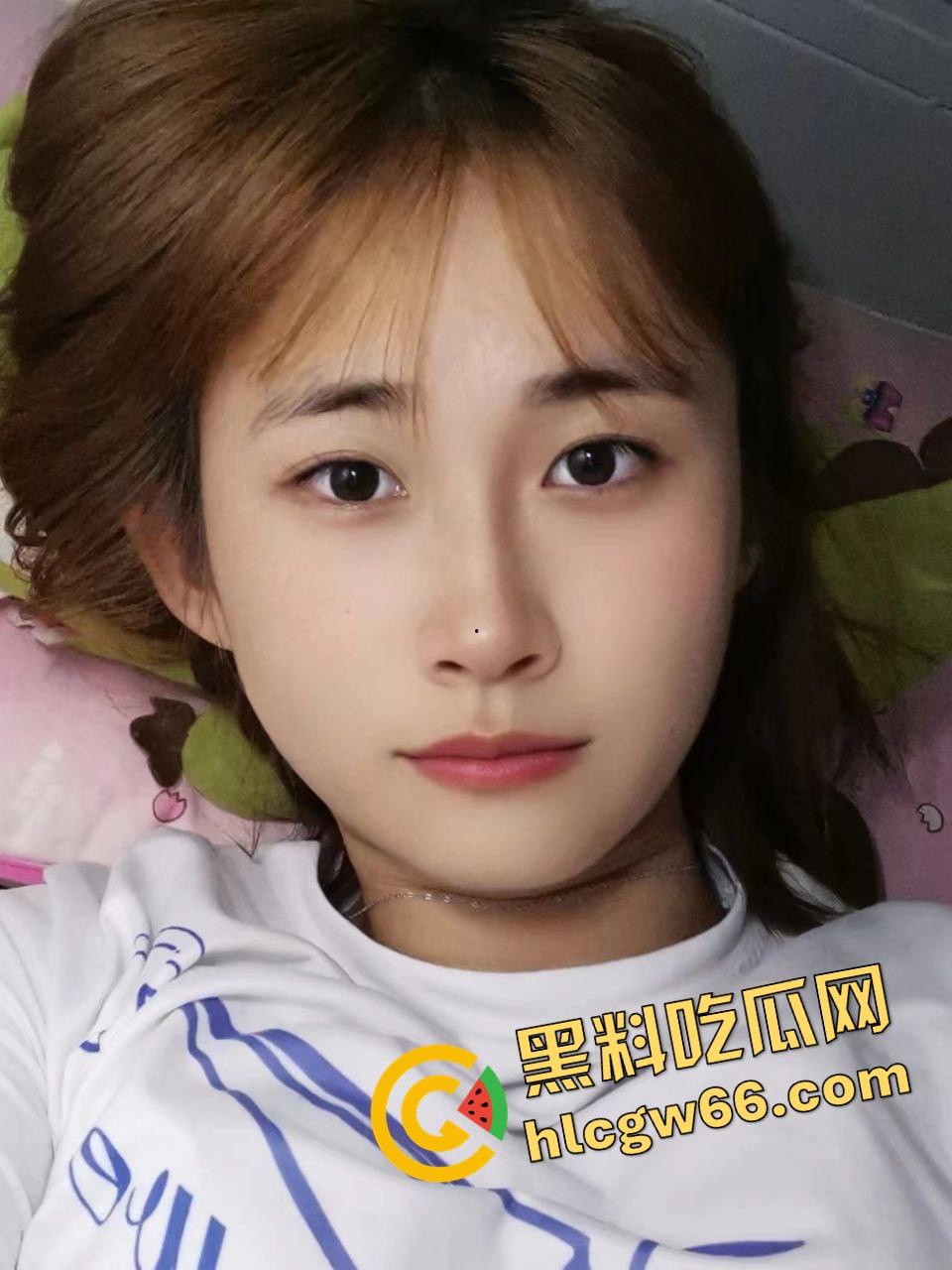 南通小姐姐爆闺蜜成都经济学院『李梦』勾引自己男友，嘴上说姐妹情深，私下跪地含男友鸡巴爽到叫出声！-2