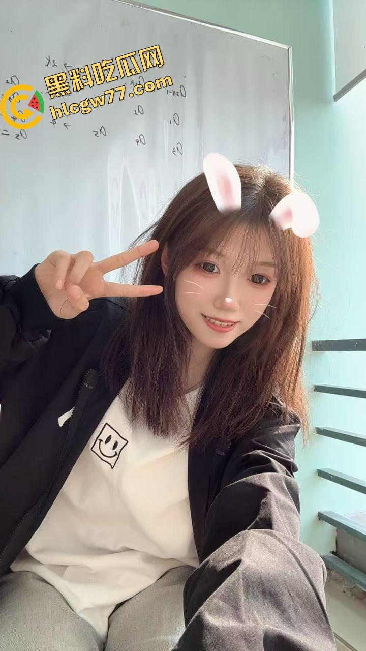 长沙『王妹儿』网聊发骚贼主动，自拍奶粉奶弹，一边发图一边求你操她，聊一会能让你秒射三次！-1