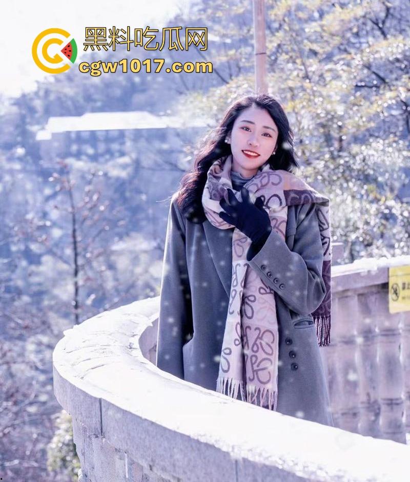 武汉广播电视台反差女高层【刘丽雯】被前男友曝光早年迷奸黑历史，办公室约炮同事，无套猛插多姿势爆操配合度拉满！-1