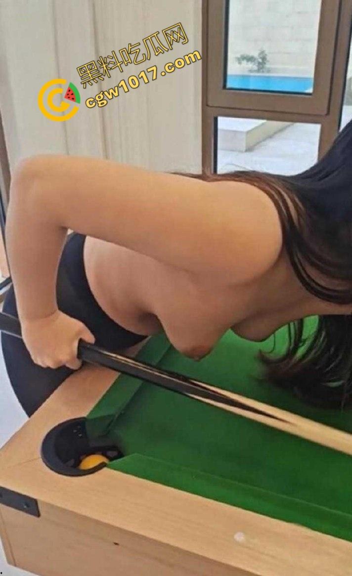 性感美嫂台球厅玩露出！球杆猛插淫穴浪叫声贯彻云霄！极品美乳翘臀被肆意蹂躏，淫荡浪叫响遍包间！-6