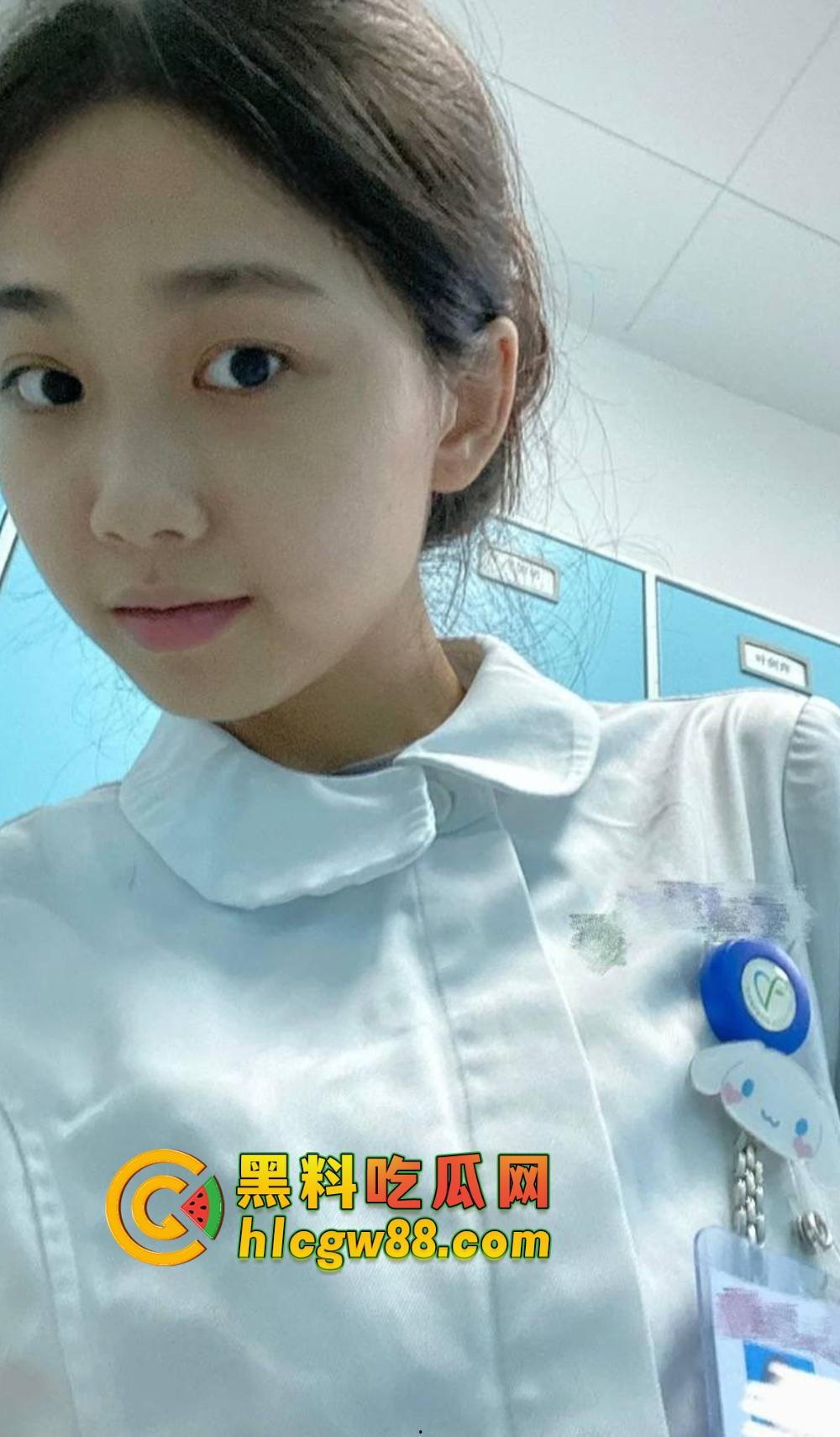 深圳卫校高颜值护士『蓝珊珊』兼职外围流出，美乳大屁股成炮架子，被金主后入爽成小马达！-14