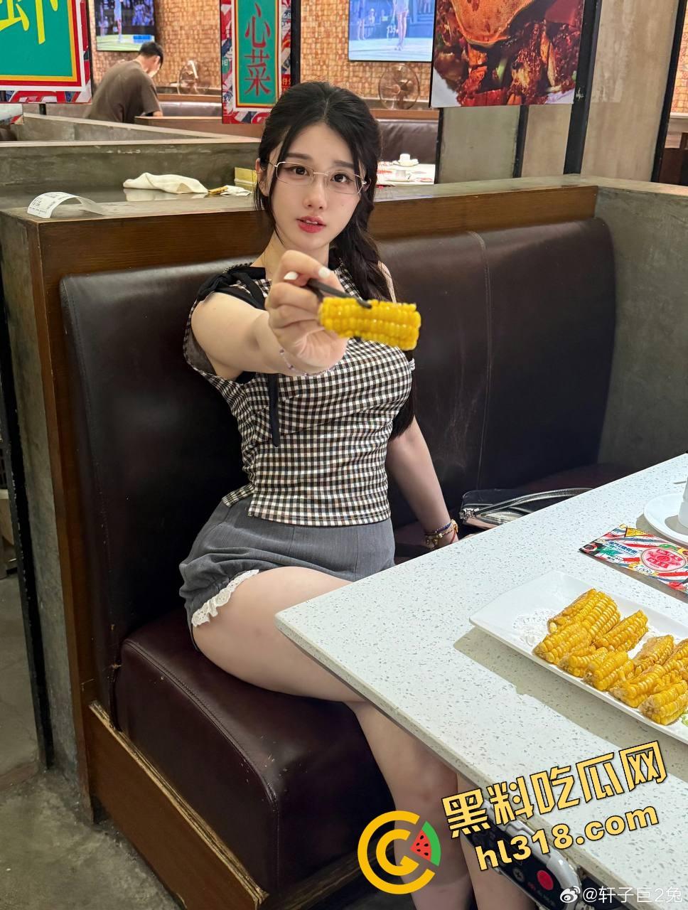 虎牙真神『轩子巨2兔』回归首秀自曝原装身材怒怼科技脸，直播剖析翘臀秘密找对象就得选纯天然！-18