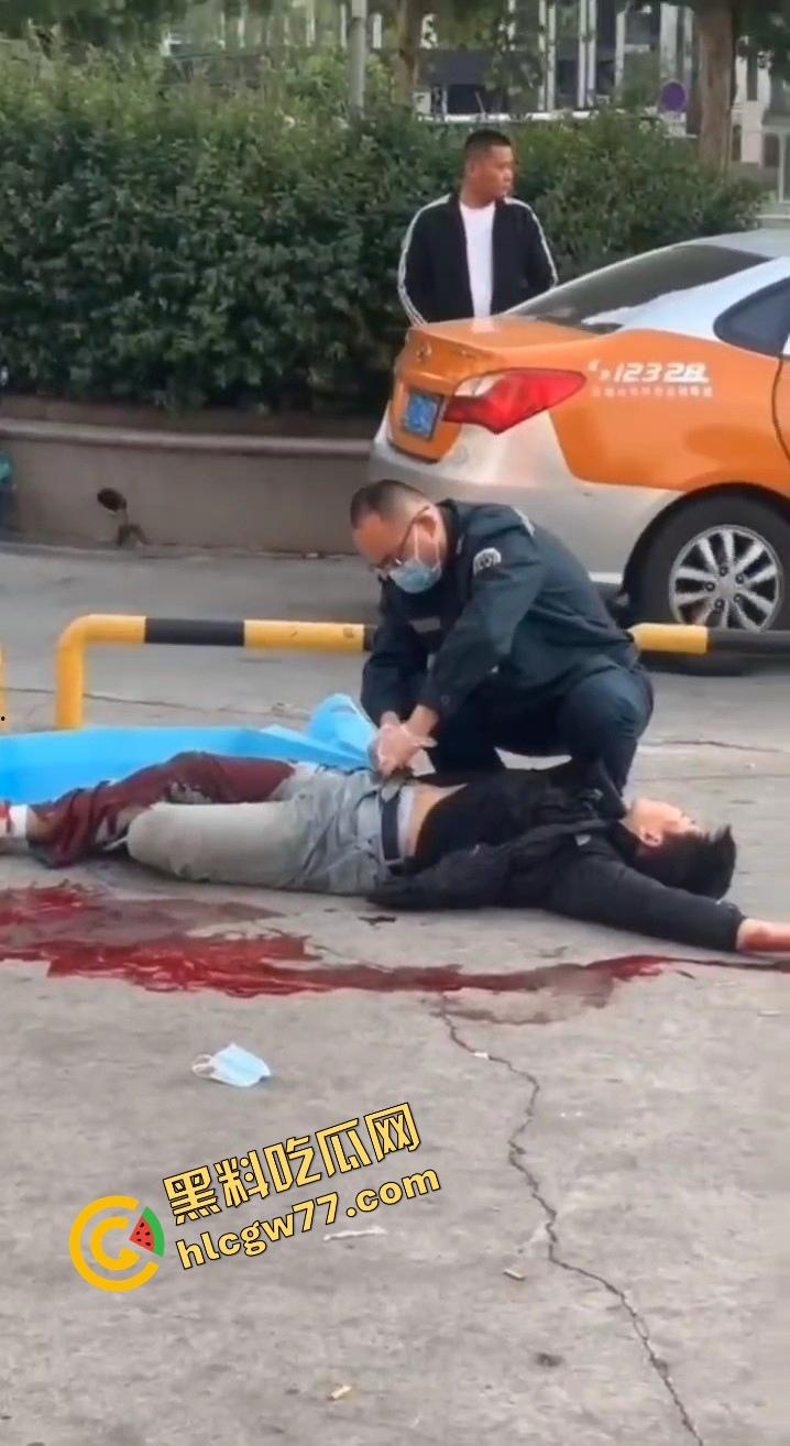 泰安万达精神小伙发疯出事，一言不合打人致死，这年头监狱都快成精神小伙培训基地了！-12