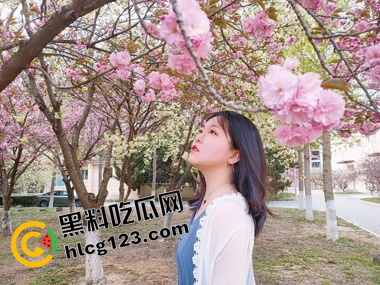 武汉眼镜反差妹床照流出！骚得彻底，但素颜照真实到吓人！-4