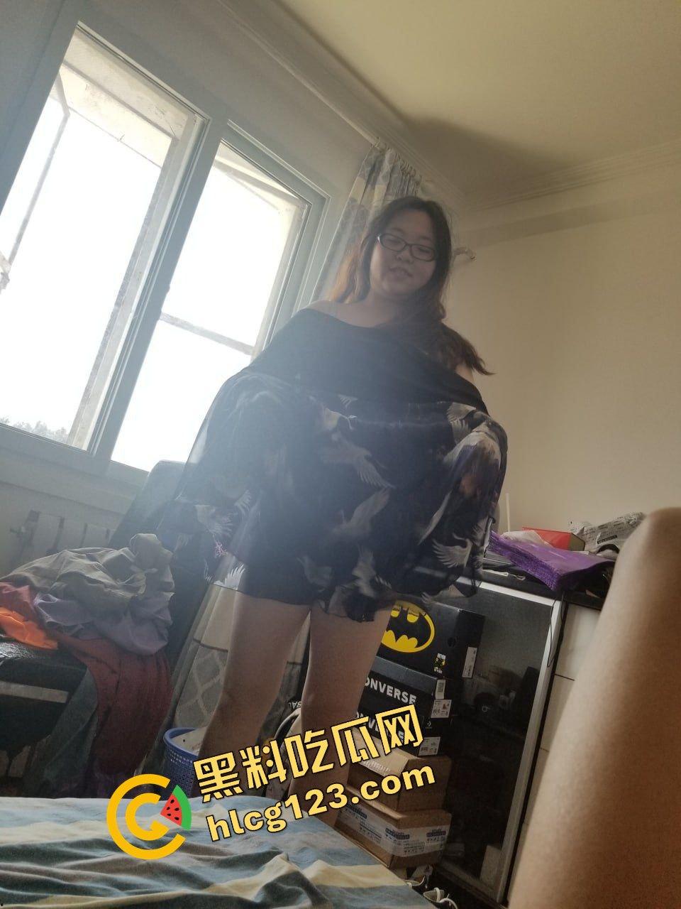 武汉眼镜反差妹床照流出！骚得彻底，但素颜照真实到吓人！-15