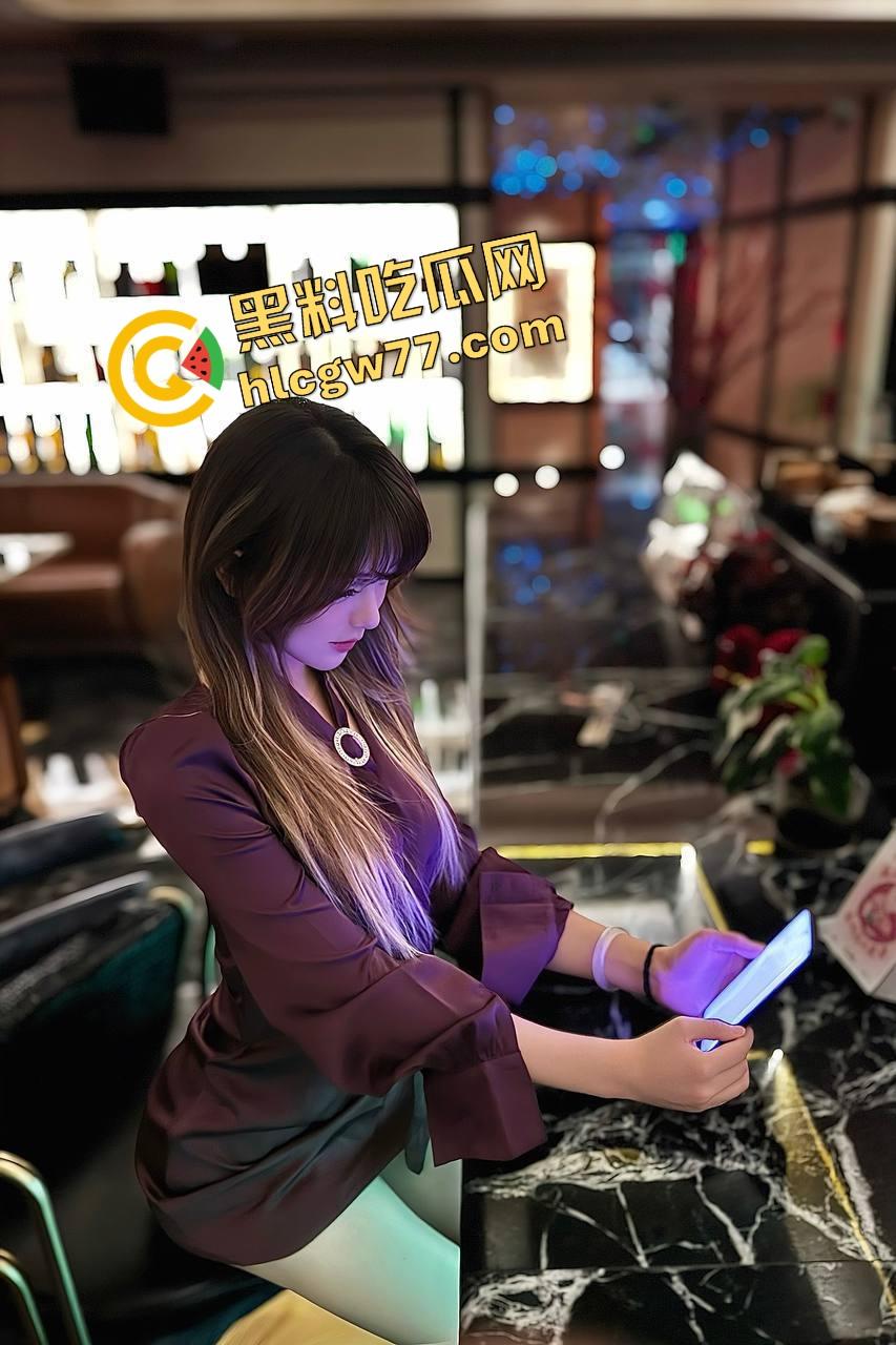 艺术反差婊留学生『田甜』 被带去KTV唱歌喝酒 微醺后带回酒店 没想到迎接她的是无尽的羞辱！-1