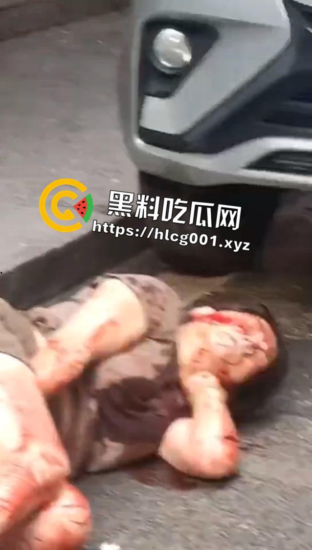 突发！广东肇庆 一人捅死人后抢车逃离贺江一桥附近又连撞数辆摩托车 现场伤亡惨重-2