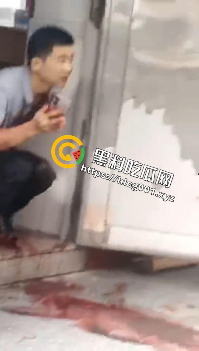 突发！广东肇庆 一人捅死人后抢车逃离贺江一桥附近又连撞数辆摩托车 现场伤亡惨重-3