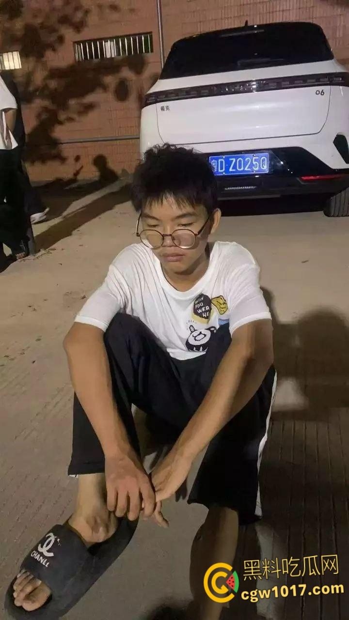 广东省汕头华里西村 ，14岁女孩被4名男生殴打致死，女孩母亲在尸体旁磕头寻求帮忙！-7