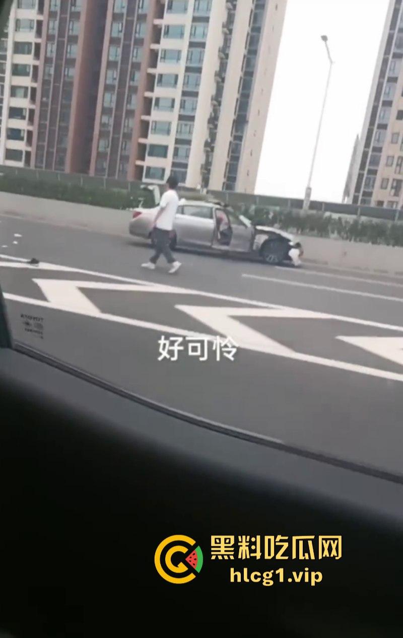 重口慎入！成都金丰高架发生一起惨烈车祸 货拉拉司机身体零件散落一地！-5