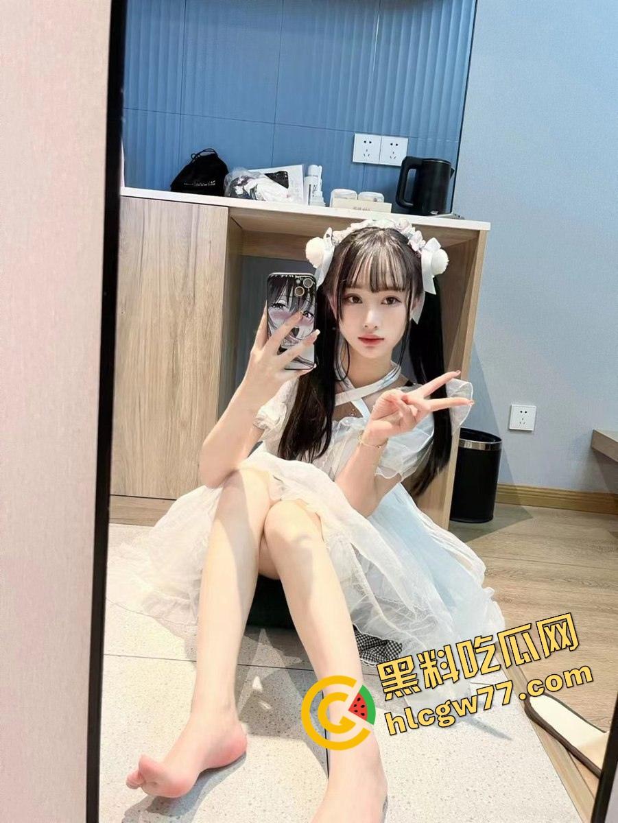 双马尾洛丽塔萌妹【璐璐】被金主包养，白丝嫩逼自慰骑假屌，粉嫩白虎被大鸡巴后入猛干！-4