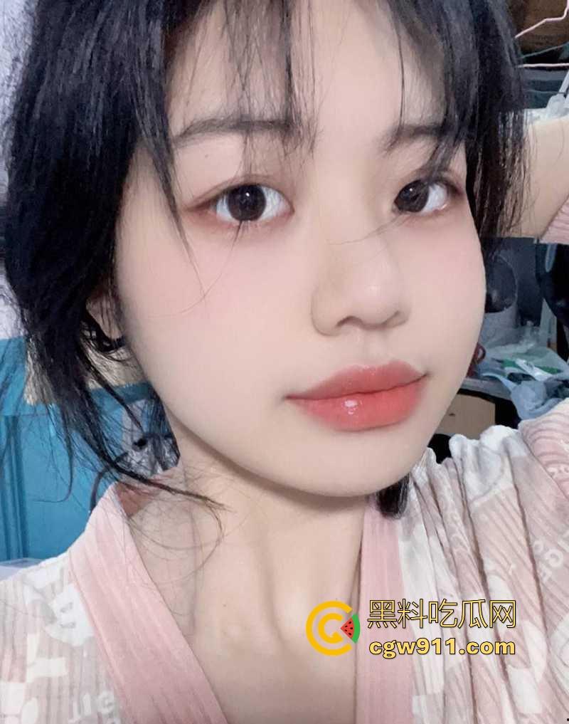 武汉工商学院反差甜妹【林美如】穿开档丝袜撩拨男友，撅肥臀被后入猛操，浓精射满巨乳，超级淫骚反差！-1