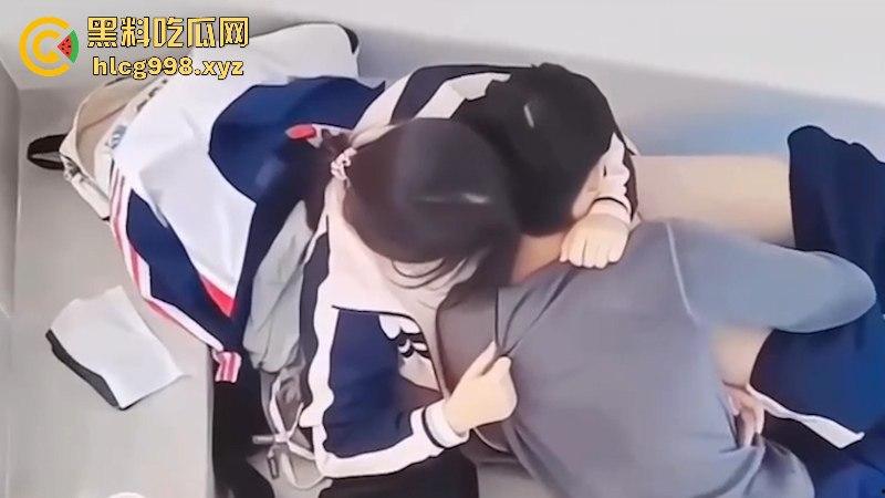 保定学院李梦茹与男友楼道啪啪被偷拍 深情舌吻 脱裤抠穴 年轻就是好啊-4