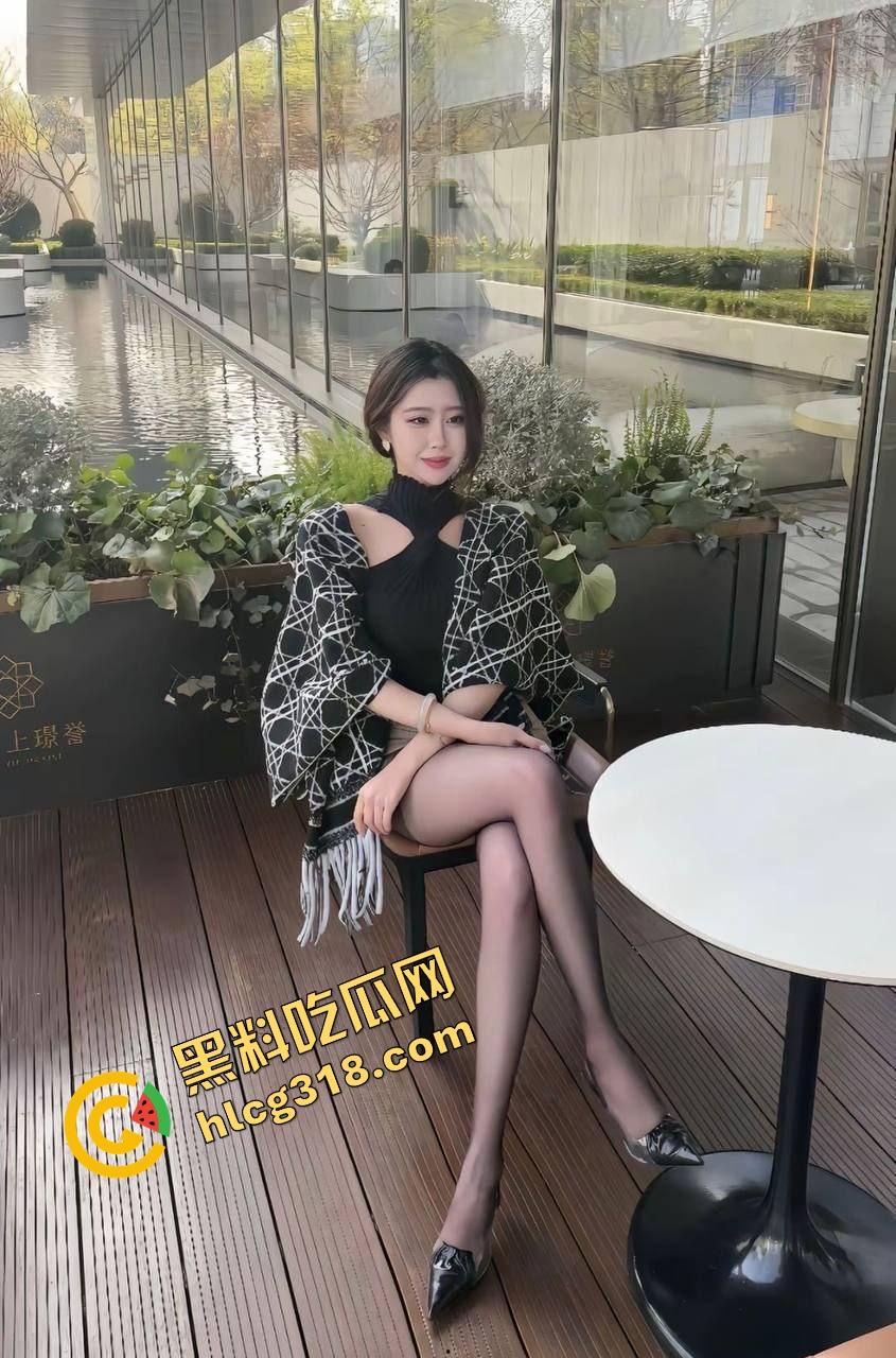 徐州鸡巴术惊呆全网，12cm鸡巴带上战神套套直接变20cm，黑丝母狗被操得喷水求饶！-5