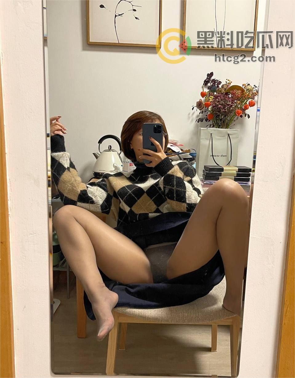 上海短发气质美女“百合”露出引爆热议，各种场合放骚道具喷水！-9