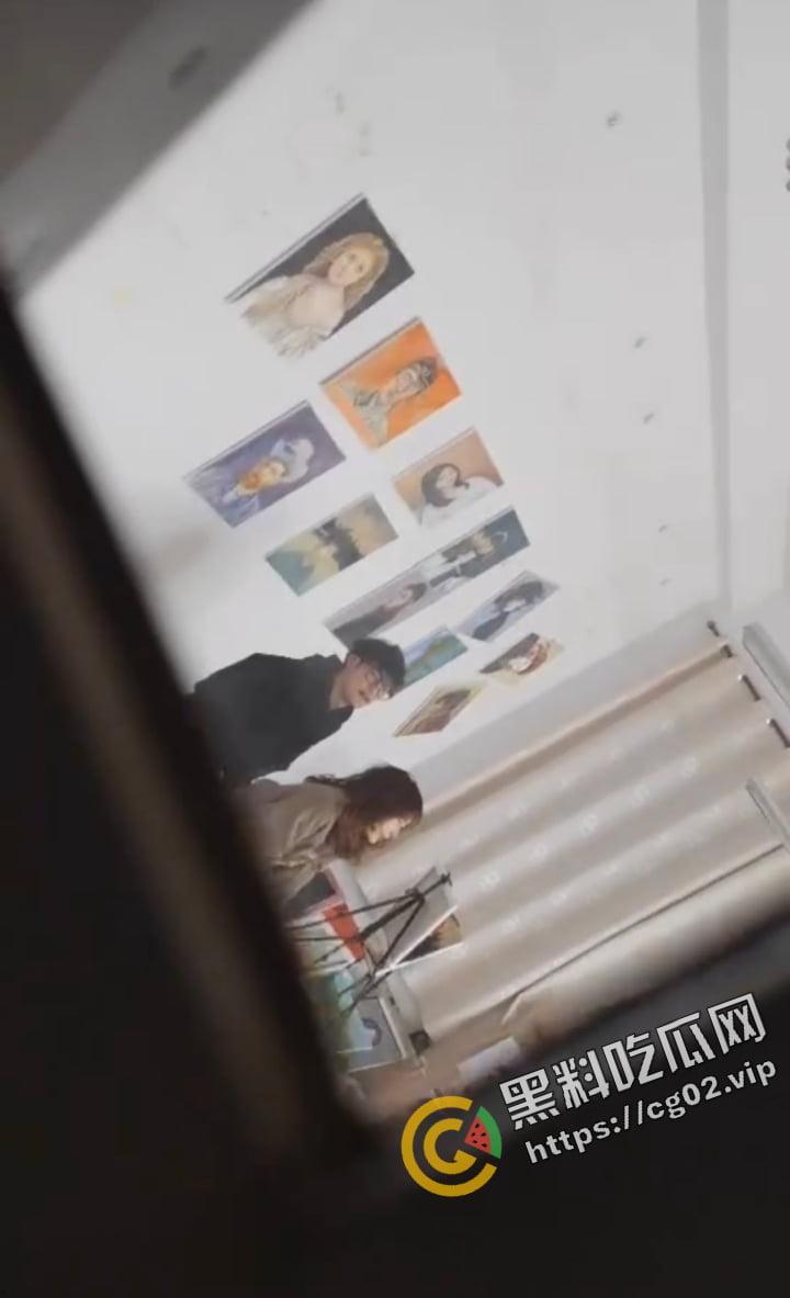 独家校园新瓜！烟台科技学院画室事件！大一情侣画室做爱被偷拍 小心看了长针眼哦-4