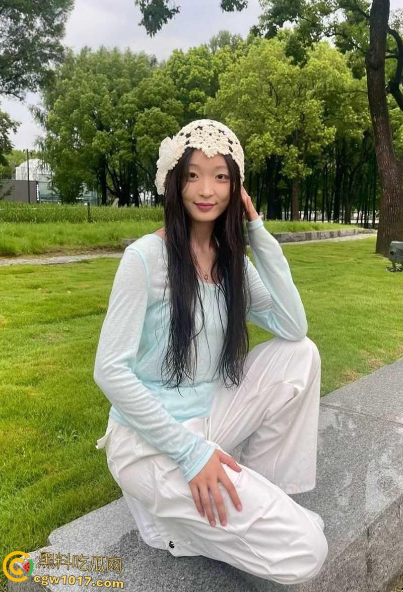 浙江海洋大学校花【王云】，不雅视频遭前男友曝光，翘臀调教写满淫语，主动塞屌被后入爆操，堪称极品精盆！-2