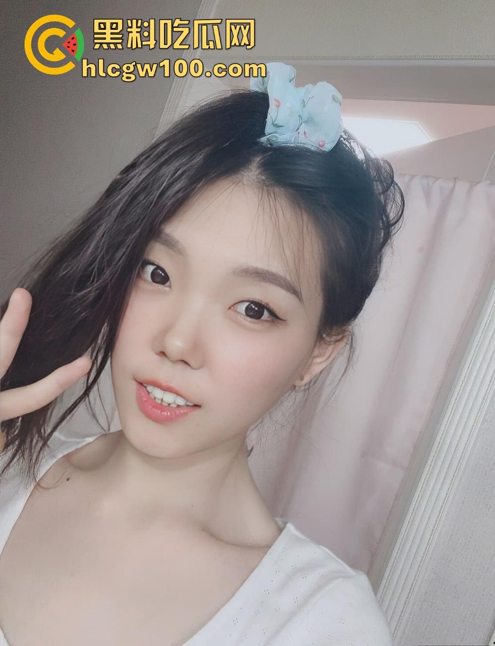 中韩混血模特【kikon】金主性爱视频曝光，主动下跪深喉口交，嘴巴就是主人的肉便器。-3