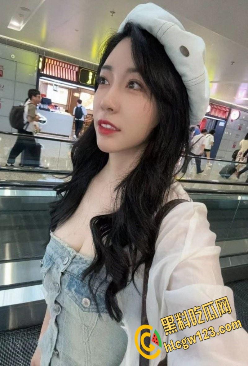 上海静安区少儿频道主持人和19岁女儿一起服侍金主视频曝光轮流吃屌被土豪爆操！-3