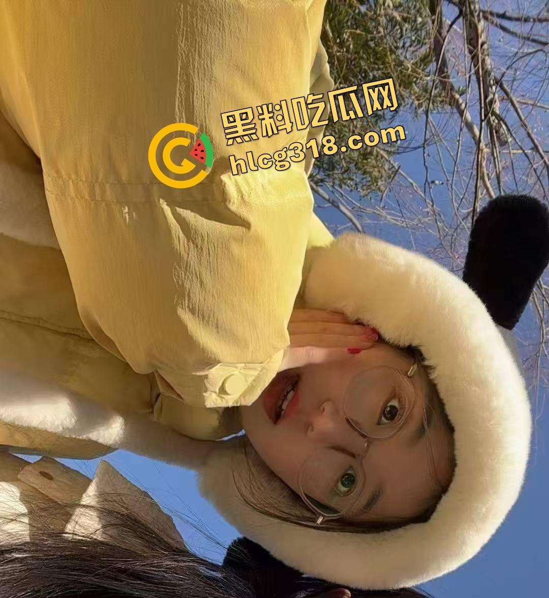 买个健身操课程回家，结果女友天天真空紧身衣扭屁股跳操开摆，小老弟看她跳一个抬头硬一次！-1