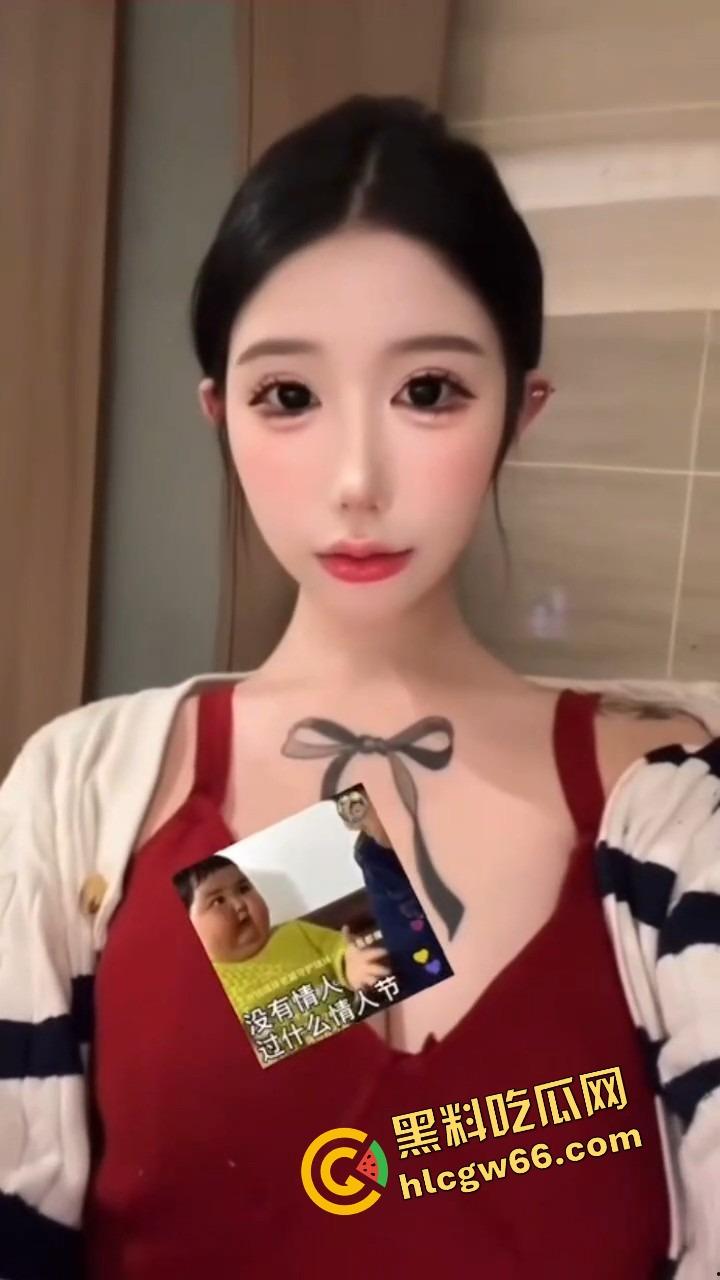 抖音【蔡小葵】大尺度视频全裸扭奶、侧卧骚动比女优还会摆，私发男友却流出全网爆操级片段！-9