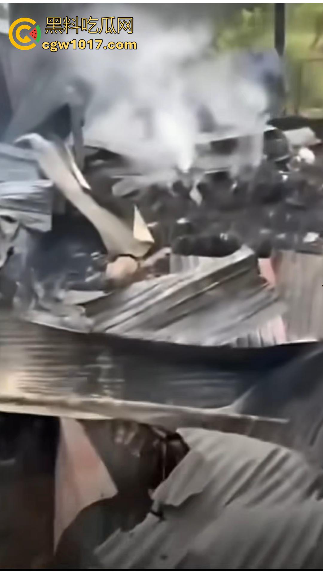 柬埔寨磅湛省灭门惨案 吸毒男子因争吵直接纵火砍人 造成9人死亡 包括一名5岁女童 老婆的娘家无一生还！-7