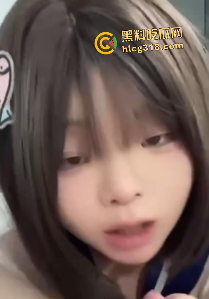 粉嫩坦克萝莉【李维维】化身吃鸡母猪，口活一般但后入臀浪汹涌，屁眼还会伸缩钻石塞!-1