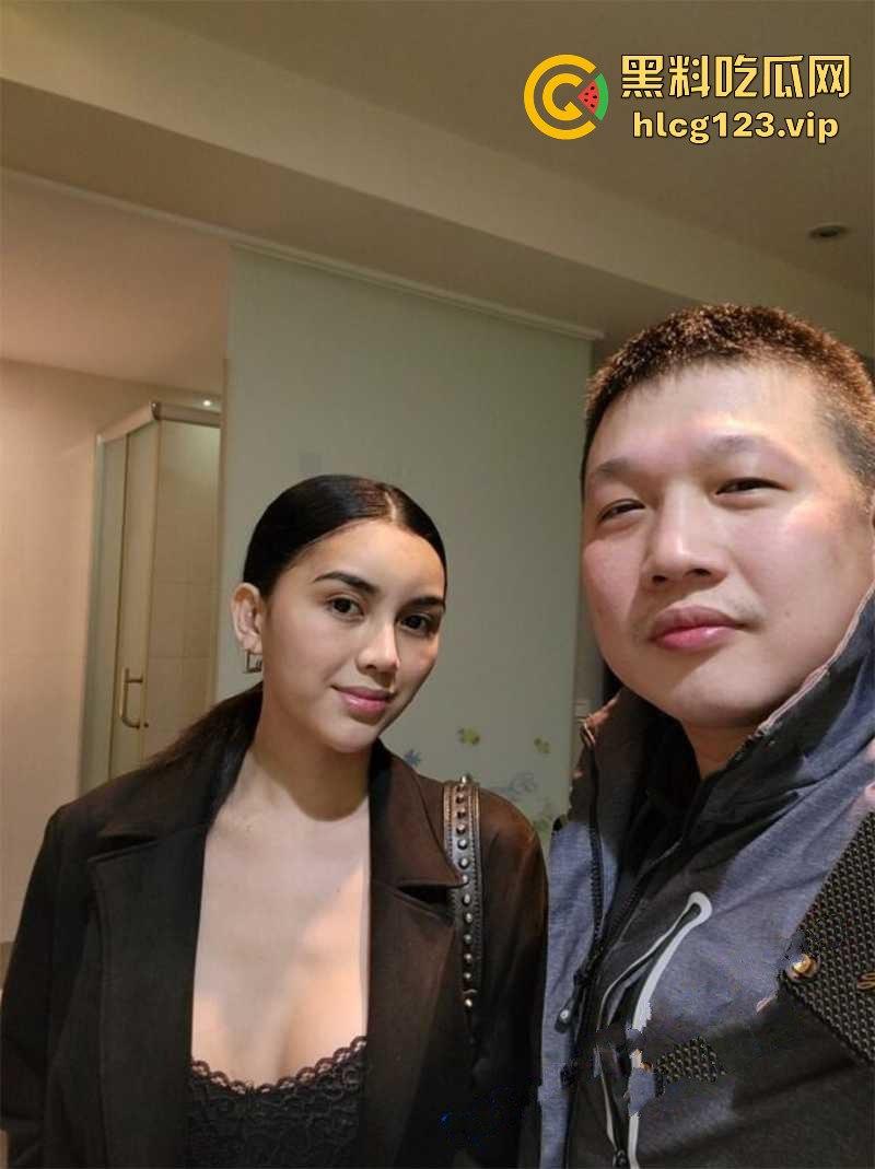 台湾推特网红健身帅哥辉哥，靠叫鸡拍摄贩卖视频，极品女神身材火辣被操得爽翻天！-2