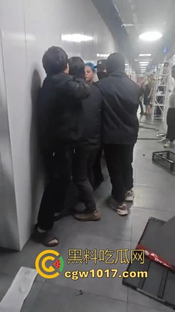 21世纪外卖员经典战役，美饿大战、出餐口大战后厨等等名场面，当今社会最不好惹的一群人，生死看淡不服就干！-7