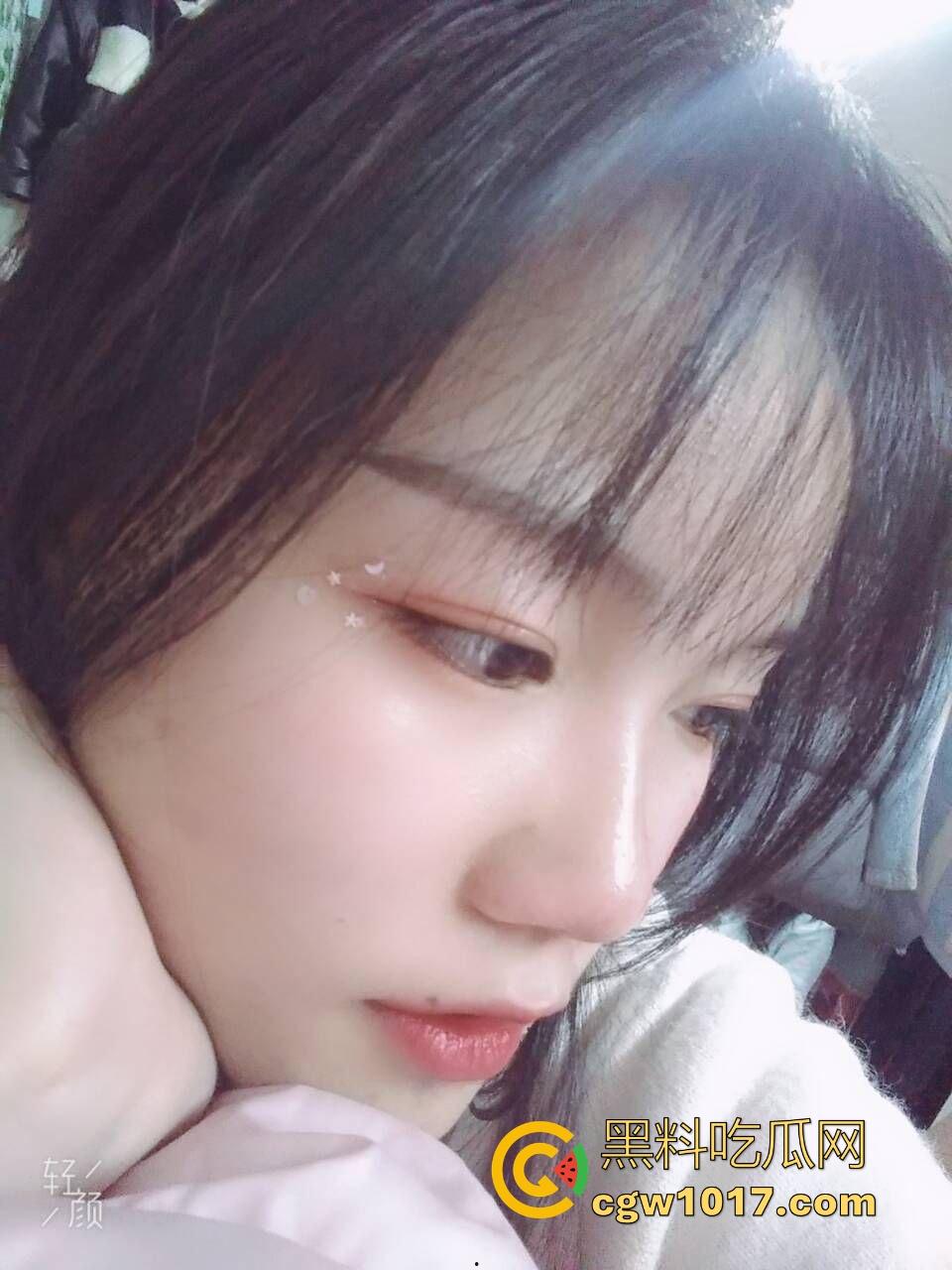 瓜友投稿！四川文化传媒职业技术学院【黄翠莹】真实女友自拍投稿，给所有人看看这骚货在网上有多骚多反差！-7