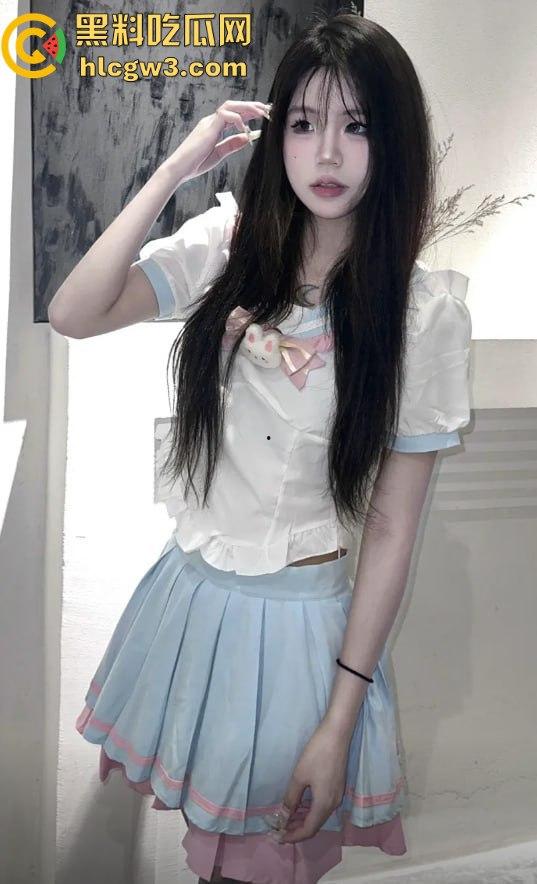 福建小骚货外围【晚安的羊】，抖音三个账号同时接单吸金，黑丝长腿制服勾瘾大哥，床上被打桩操到爬不起来！-5