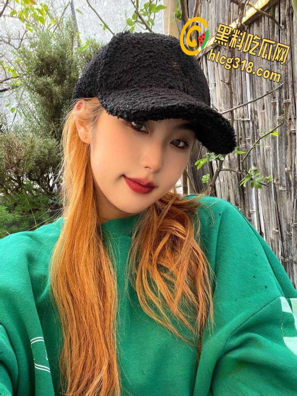 天津外国语大学校花【孟嘉惠】，微乳蝴蝶逼与男友酒店大戏，开档黑丝都遮不住粉粉的嫩逼 ！-2