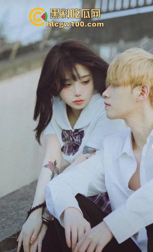 网红劲爆大瓜！！！抖音千万网红【你的欲梦】直播漏奶视频曝光，乳头黑黑的看来童锦成没少吸。-7