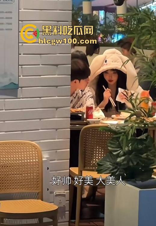 网红劲爆大瓜！！！抖音千万网红【你的欲梦】直播漏奶视频曝光，乳头黑黑的看来童锦成没少吸。-11