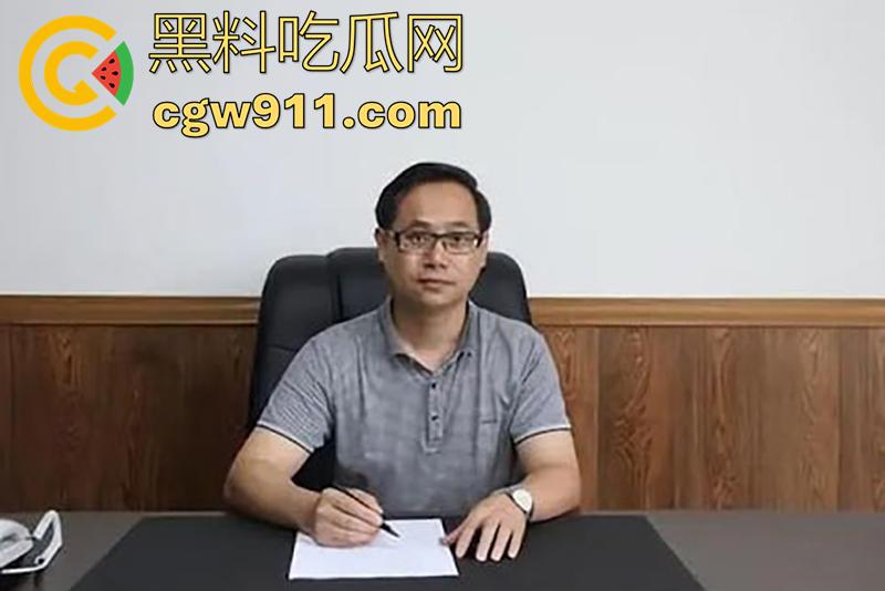 中山市民众医院原副院长【罗勇】，在宾馆给下属女儿治疗痔疮，女上位抽插嫩穴，针孔摄像头拍下全过程！-2