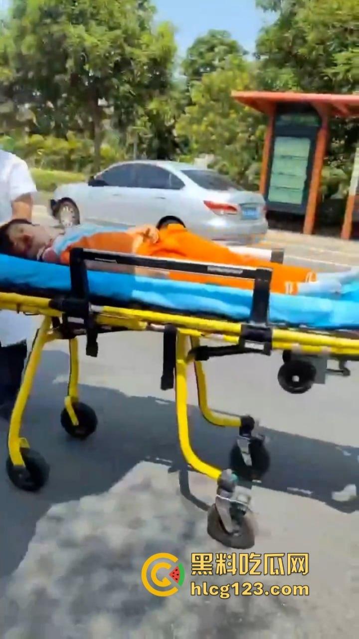 广东清远一男孩骑自行车横穿马路时被撞飞 未成年别在骑车上路了行吗？-7