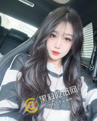 重庆某传媒公司主播 超喜欢上位的反差婊 李娜 被曝光！白浆很多最爱无套内射 真是个极品骚逼啊！-2