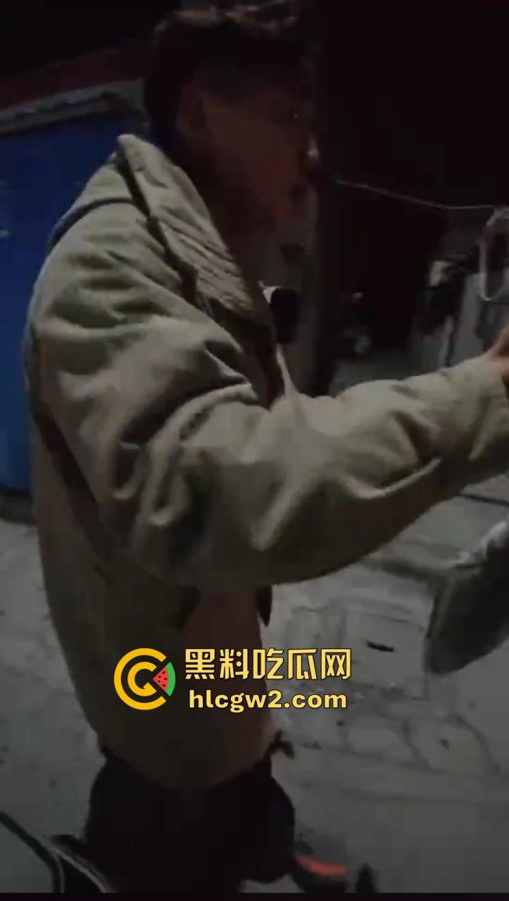 钓鱼佬想换小姐姐十分钟激情 拿条黄辣丁换草逼 小姐姐一脸嫌弃 把人当翘嘴钓呢?-8