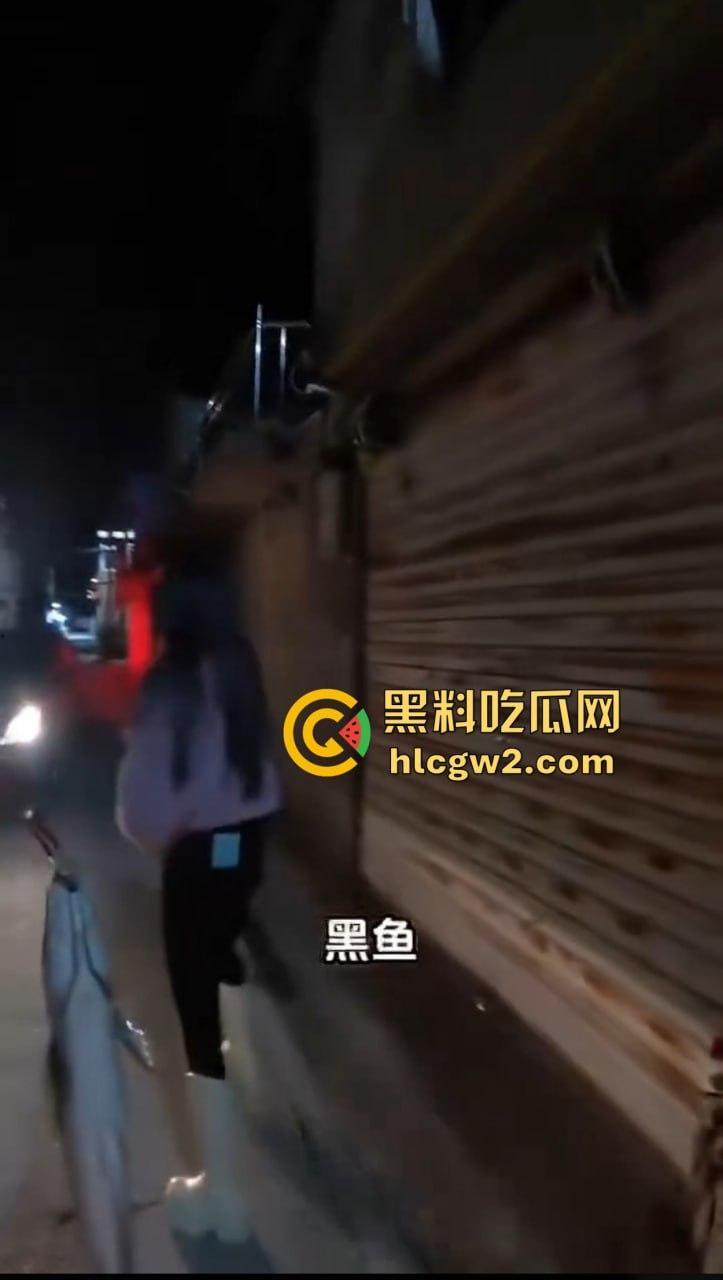 钓鱼佬想换小姐姐十分钟激情 拿条黄辣丁换草逼 小姐姐一脸嫌弃 把人当翘嘴钓呢?-13