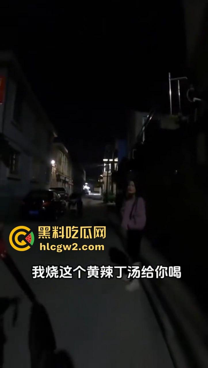 钓鱼佬想换小姐姐十分钟激情 拿条黄辣丁换草逼 小姐姐一脸嫌弃 把人当翘嘴钓呢?-14